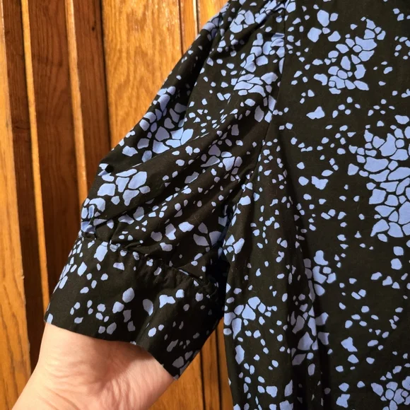 WHO WHAT WEAR Black & Light Blue Abstract Floral Button Down Blouse Size Large - Picture 10 of 15